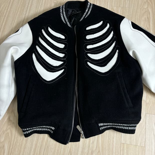 써저리 바시티 L