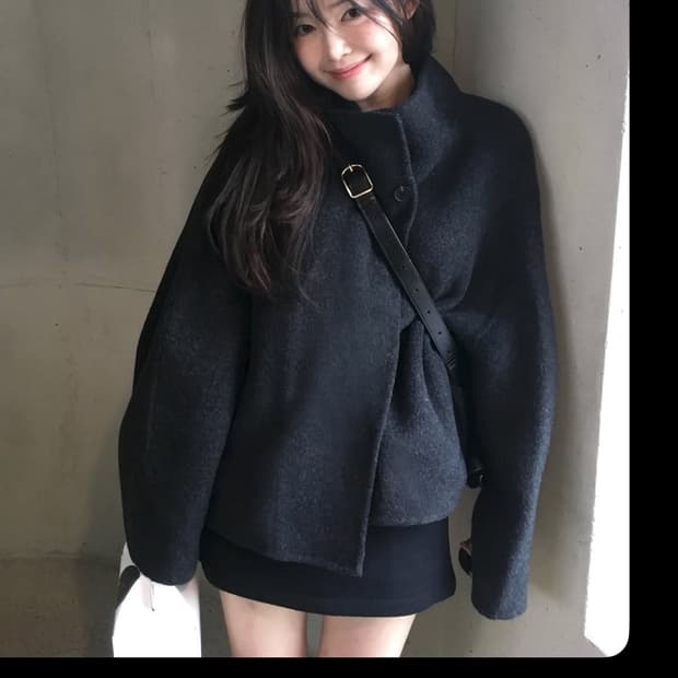 더라우스트 하이넥 울 숏코트