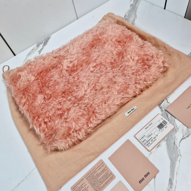 (정품) 미우미우 에코 시어링 파우치백 퍼 클러치백 가방