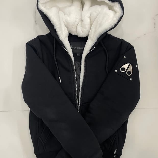 무스너클 버니스웨터