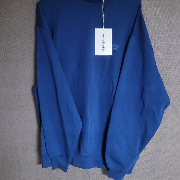 아크네스튜디오 맨투맨 