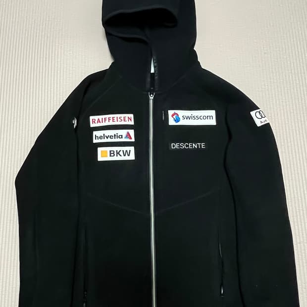 데상트 스위스스키 후드집업