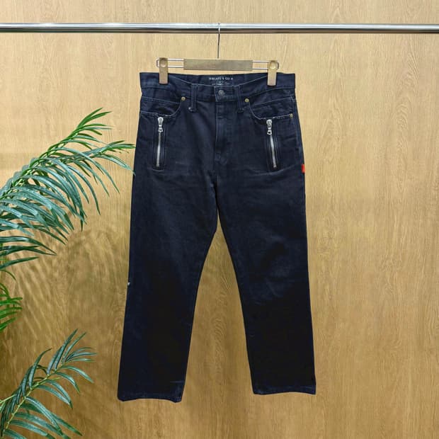 더블탭스 데님팬츠 유즈드워싱 전면지퍼 포켓디테일 슬림핏 블랙