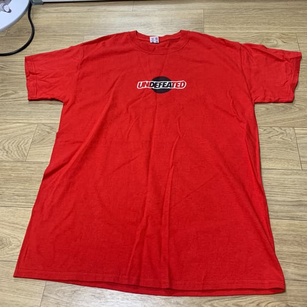 M)언디핏(UNDEFEATED) 일본유통 입체 발포 로고 티셔츠