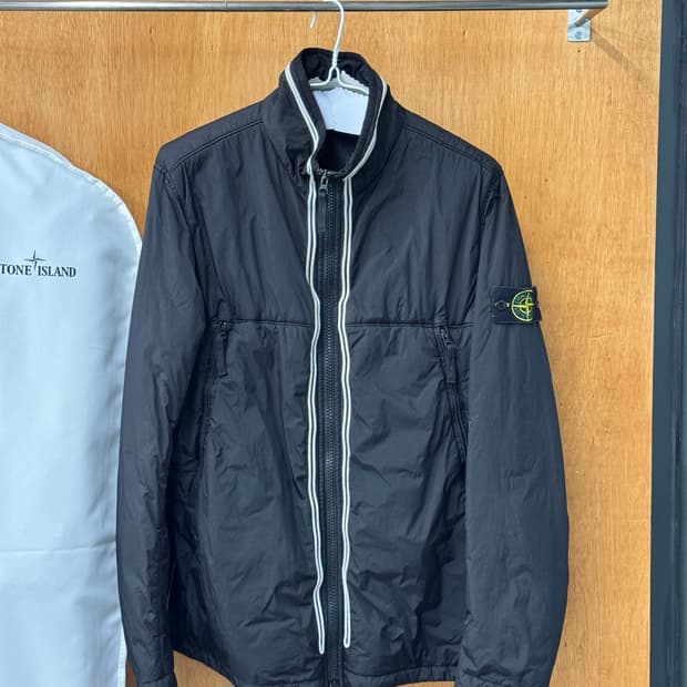 스톤아일랜드 19fw 크링클랩스 경량패딩