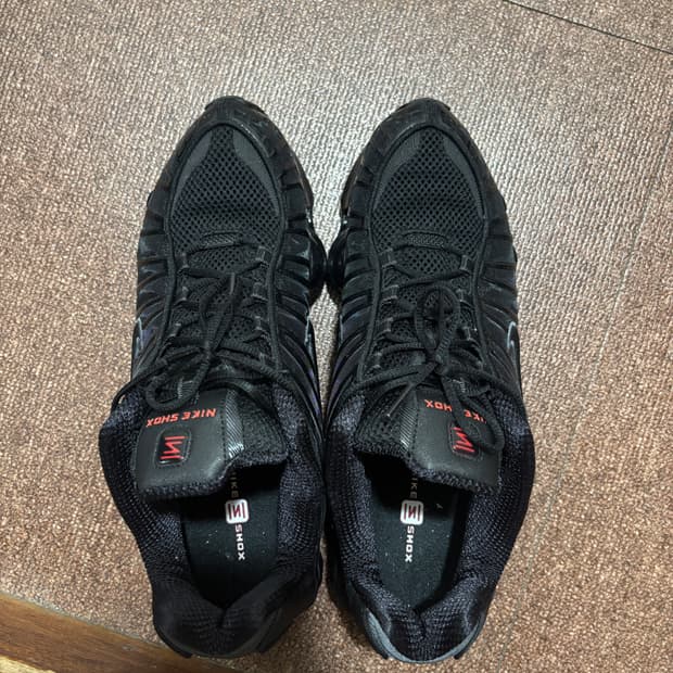 나이키 샥스 블랙