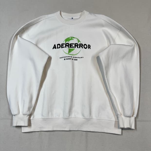 A1) 아더에러 유니버셜 스펠로고 맨투맨 티셔츠