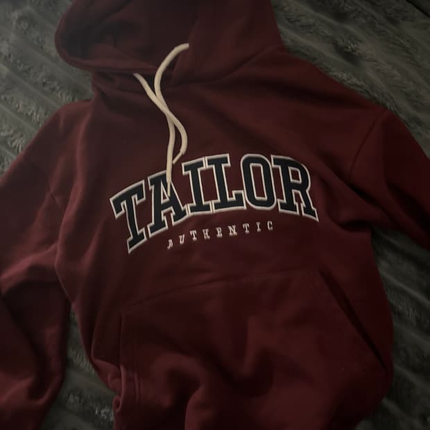테일러 스튜디오 후드티