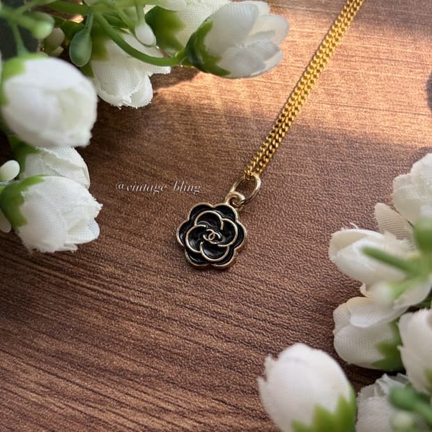 블랙) 샤넬 쁘띠 까멜리아 골드 목걸이