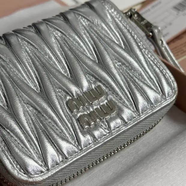 미우미우 마쎄라테 나파 실버 지갑 지퍼돌이