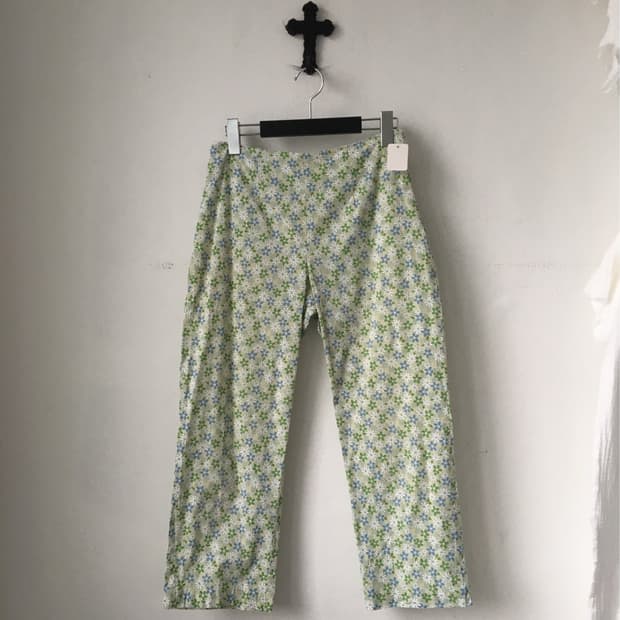 Flower pattern capri pants