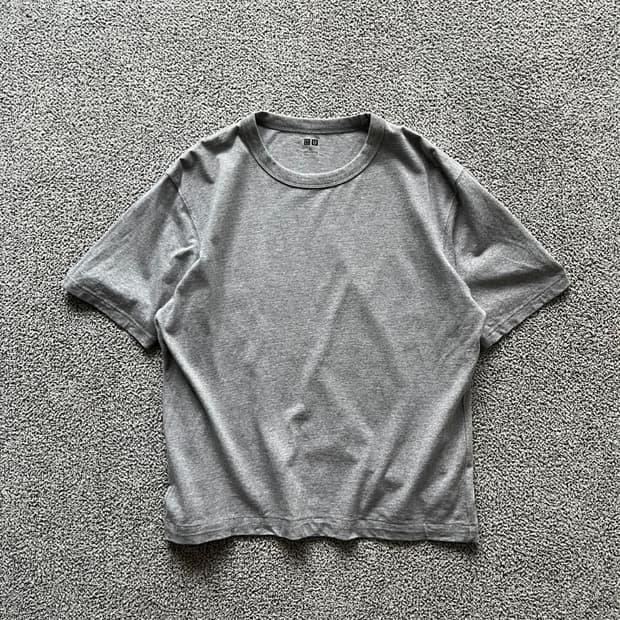 Uniqlo U . 유니클로 U라인 크롭 반팔티셔츠