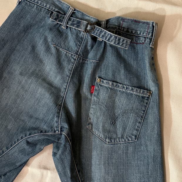 리바이스 엔지니어드 신치백