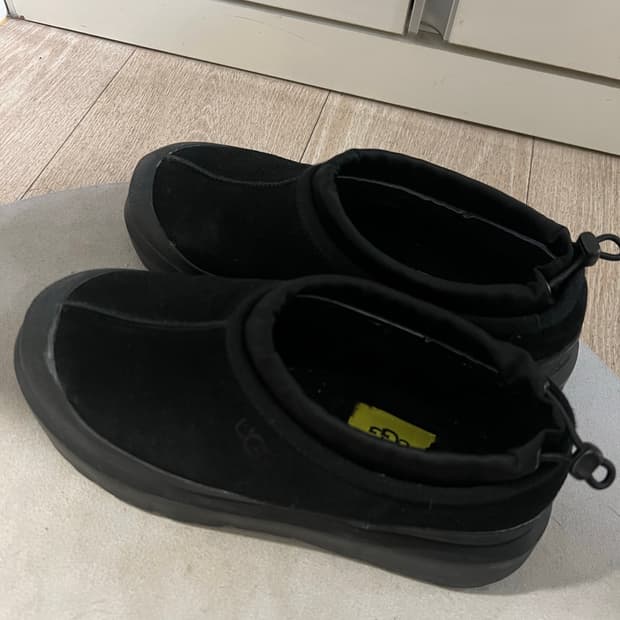 UGG 어그 블랙 타스만 웨더하이브리드 270