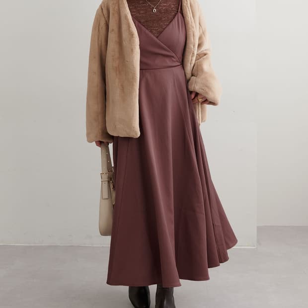 내츄럴뀌뚜르 백리본 파이핑 캐미 원피스 벽돌색