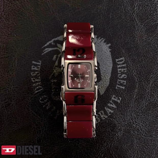디젤 빈티지 희귀 와인컬러 메탈시계