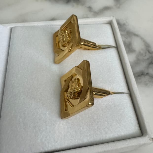 versace   medusa  gold cuff 