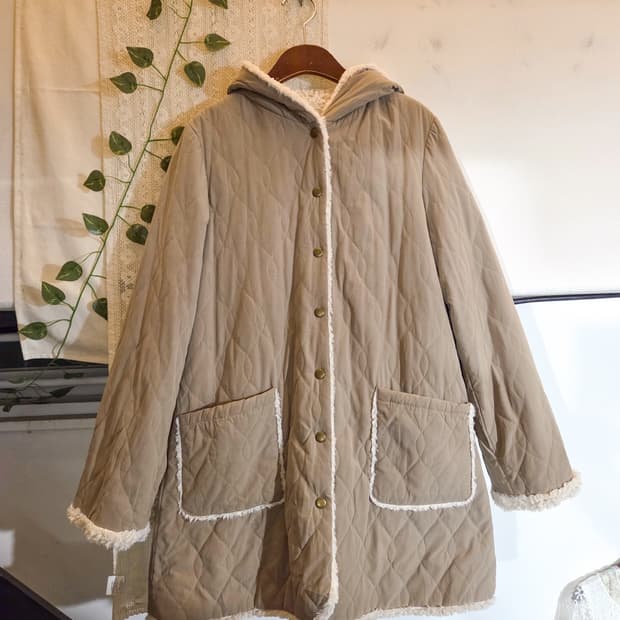 베이지 누빔 패딩