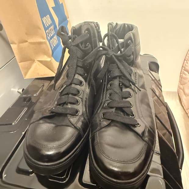 프라다 스포츠 레더 하이탑 