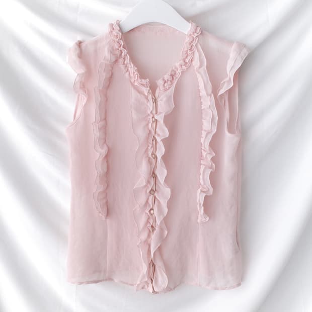 frill sleeveless blouse