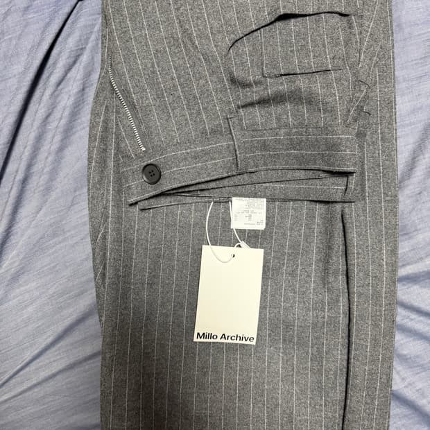 밀로 아카이브 리플렉트 스트라이프 울 팬츠 [차콜] L