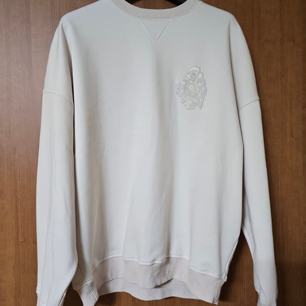 송지오 배정남 콜라보 맨투맨 판매