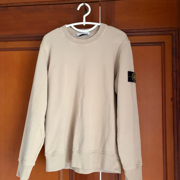 스톤아일랜드 베이지 맨투맨