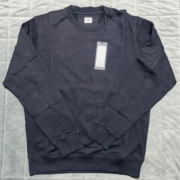 [L] CP 컴퍼니 플리스 크루넥 렌즈 스웨트 셔츠 맨투맨 블랙
