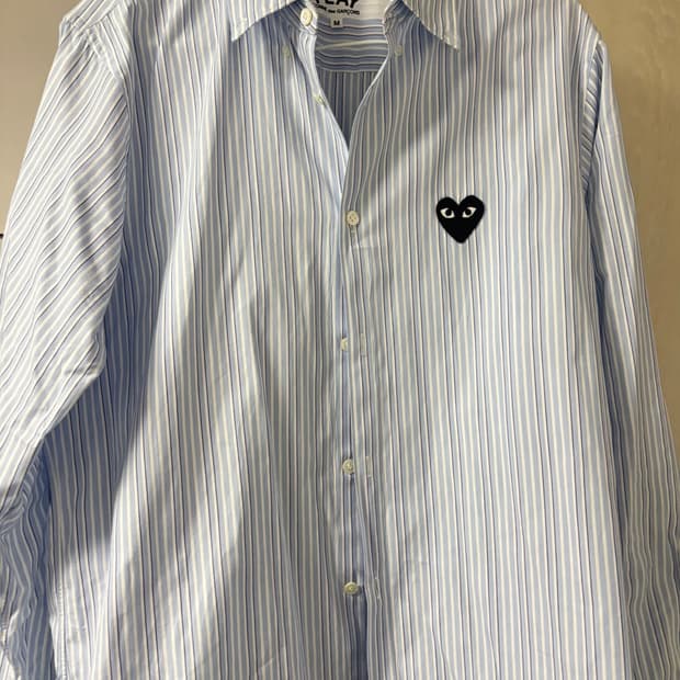 ⭐️희귀매물⭐️ 꼼데가르송 플레이 스카이블루 스트라이트 셔츠 블랙와펜