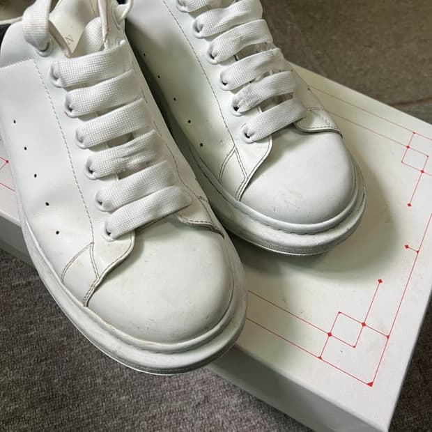 [43] 알렉산더맥퀸 오버솔 스니커즈 화이트 블랙