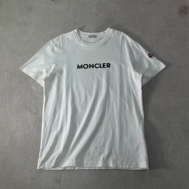 100 몽클레어 로고패치 라운드넥 반팔 티셔츠