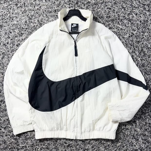 나이키 퓨츄라로고 빅스우시 바람막이