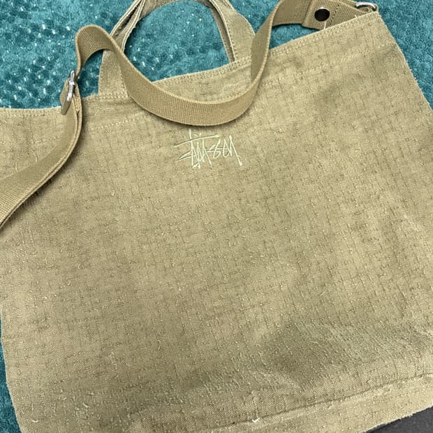 스투시 니들 펀치 크로스바디백 올리브