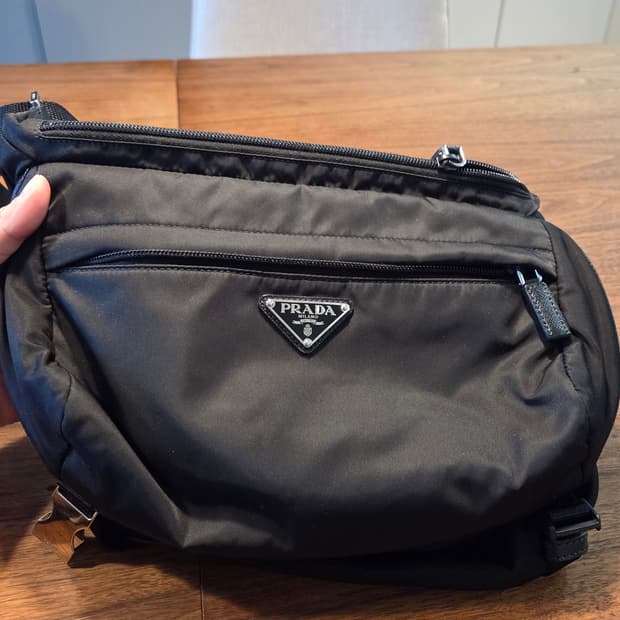 프라다 바이커백팝니다.