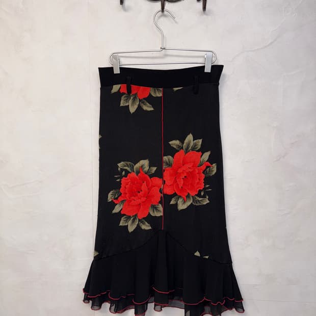 Ozz On black red oriental flower skirt