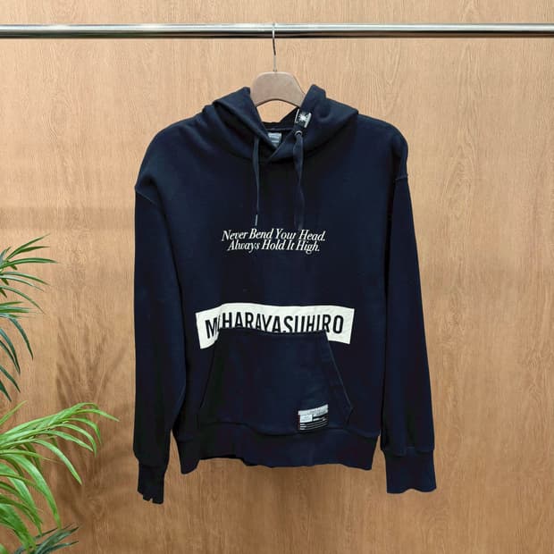 미하라 야스히로 후드 스웻셔츠 레터링 프린트 드롭 숄더 포켓 디테일 블랙
