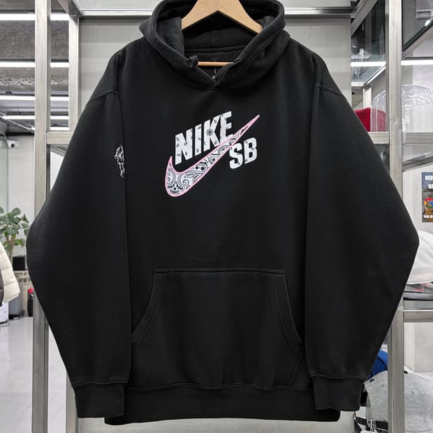 나이키 x 트래비스 스캇 페이즐리 스우시 스웻 후드티 블랙