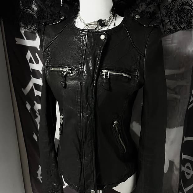 00s ITALY 램스킨 퀄팅사선지퍼디테일 노카라 레더자켓 양가죽디올st