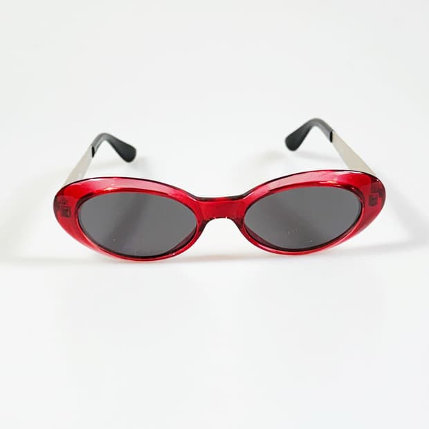 90s Vialeeco 레드 볼드 오벌 프레임 빈티지 선글라스
