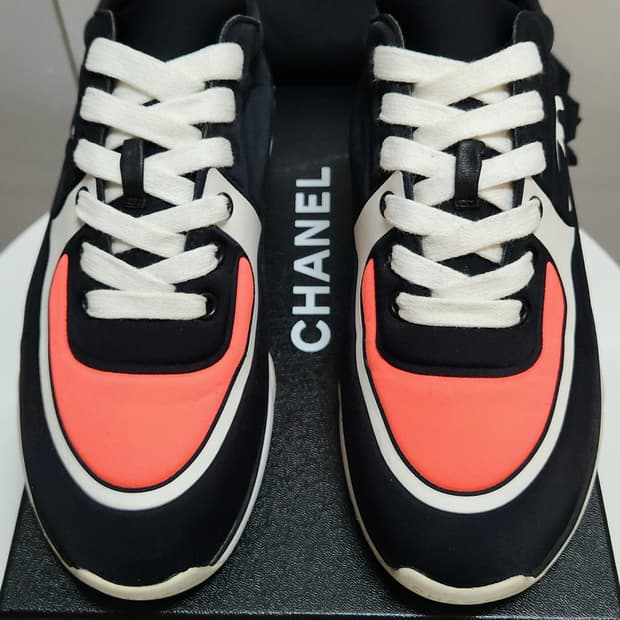 [정품]샤넬 스니커즈 운동화 CC로고 로우탑 블랙/화이트/오렌지 36.5