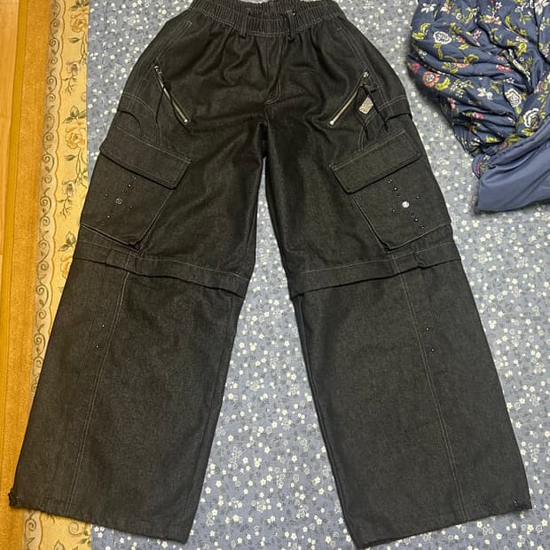 RIVET CARGO CONVERTIBLE DENIM PANTS - BL