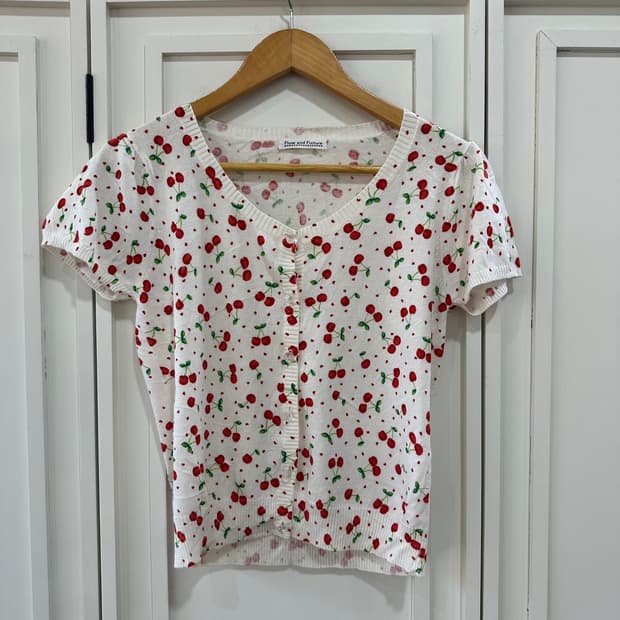 Flow and Fixture 체리 반팔 니트 가디건