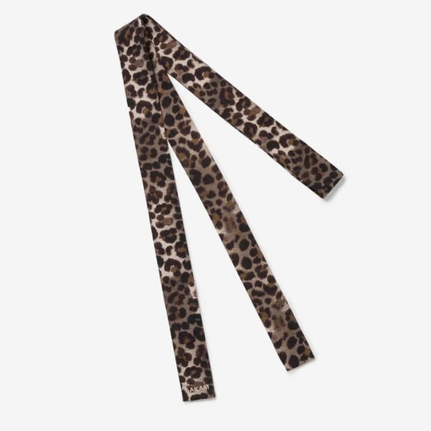 아캄 Leopard Pattern Skinny Scarf (Khaki)