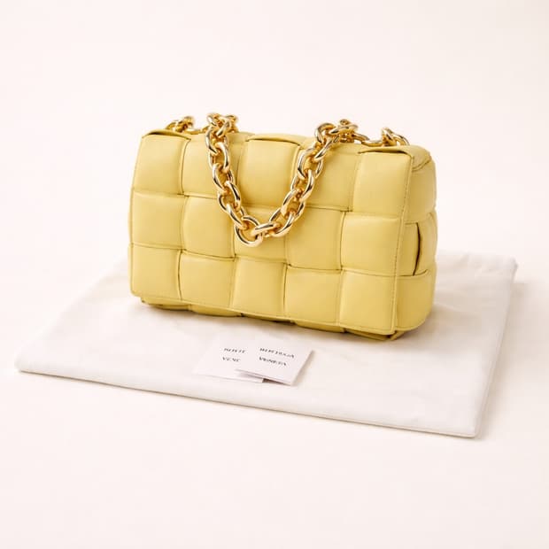 [S급] 보테가베네타 패딩 체인 카세트 크로스백 판매합니다!!!