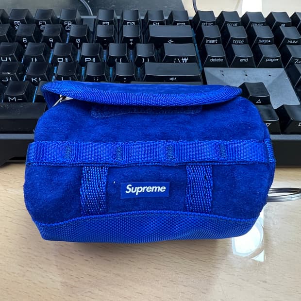 노스페이스 슈프림 스웨이드 블루 키체인