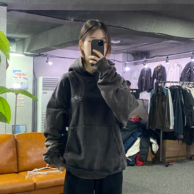 스투시 디자인 빅로고 피그먼트 후드티 B2044