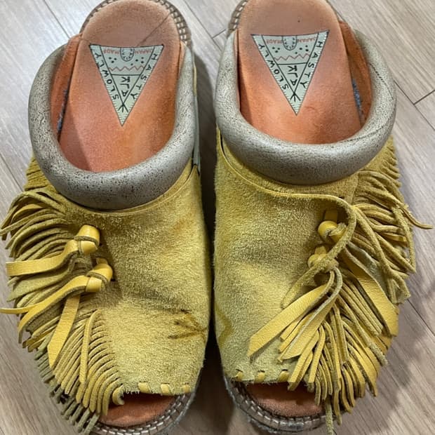 KAPITAL 캐피탈 디어 레더 푸에블로 레인 클로그 샌들