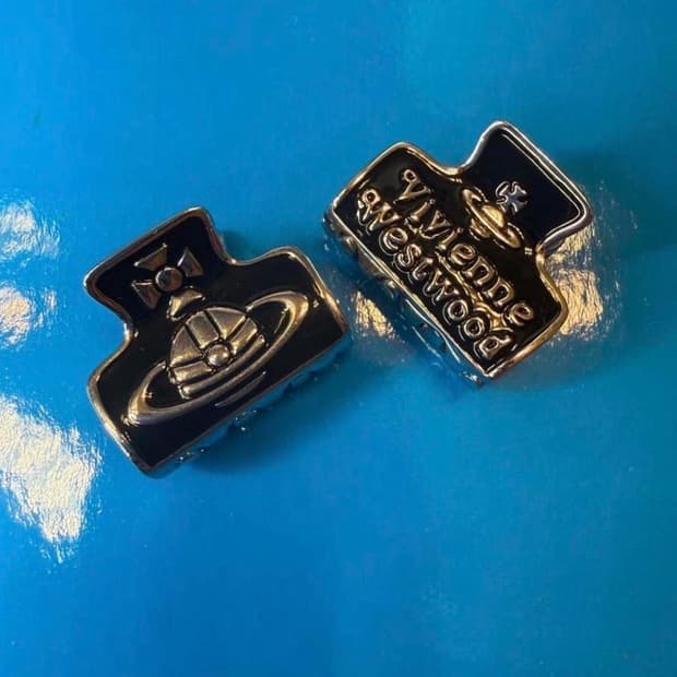 비비안웨스트우드 실버 메탈 헤어클립