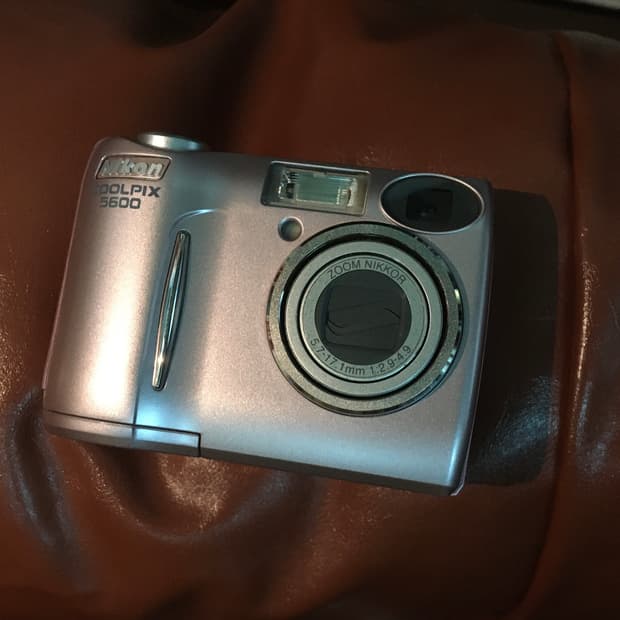 니콘 쿨픽스 5600 연핑크🩷