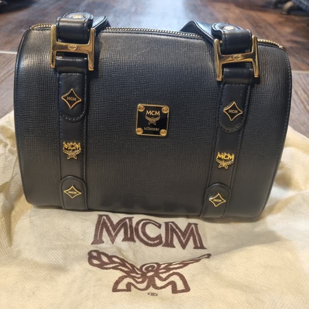 MCM 블랙 배럴 토트백